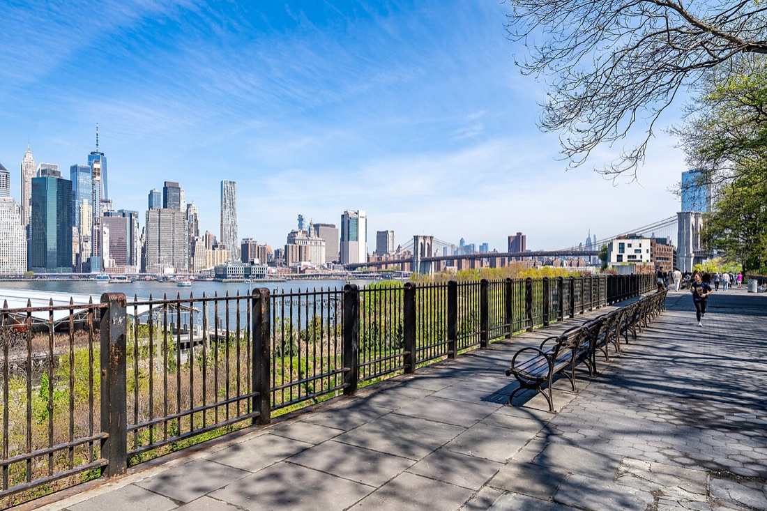 The Brooklyn Heights Promenade with the Manhattan skyline across the river